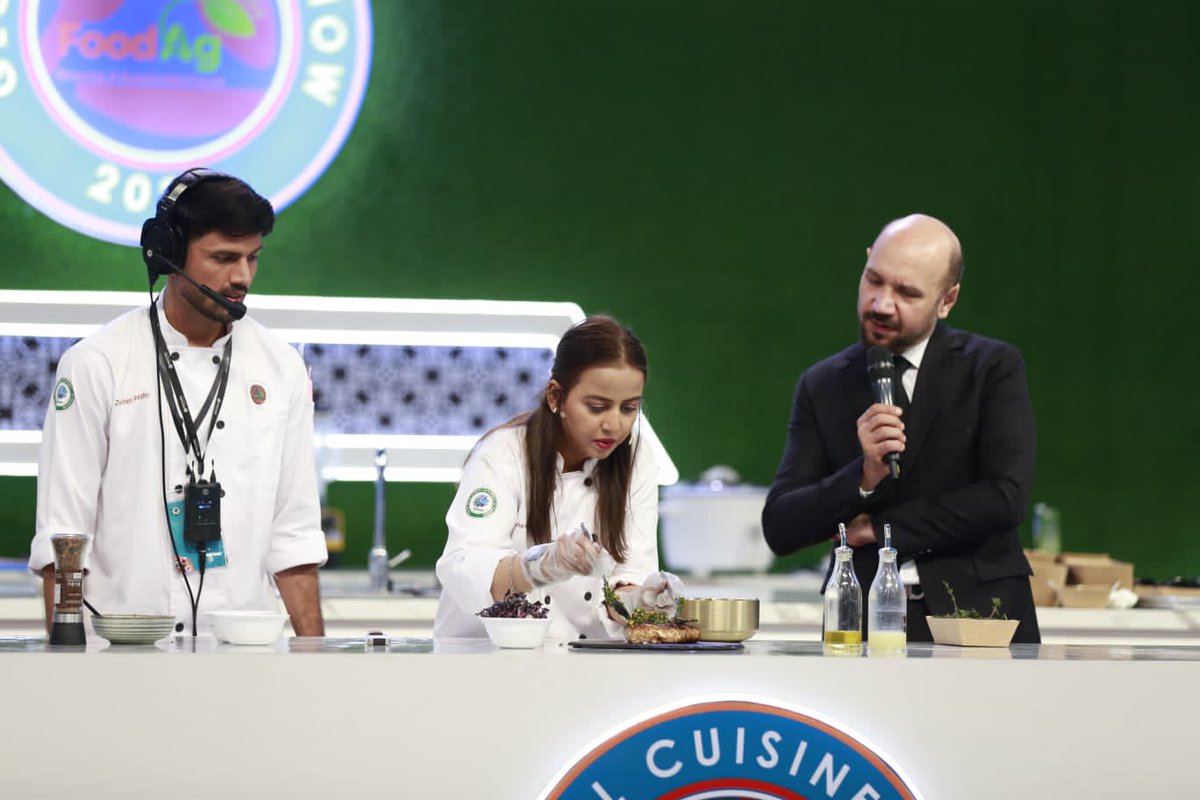 official_tdap's tweet photo. A fantastic crowd, delicious food, and exceptional talent witnessed at the live cooking station - what an outstanding third day of the Global Cuisine Show!
@GovtofPakistan @mincompk
#TDAP #FoodAg2023 #GrowingASustainableFuture #Globalcuisineshow #WorldOnYourplate #Food #PakistaniFood #CuisineShow #FoodExhibition #AgricultureExpo #TasteofTradition