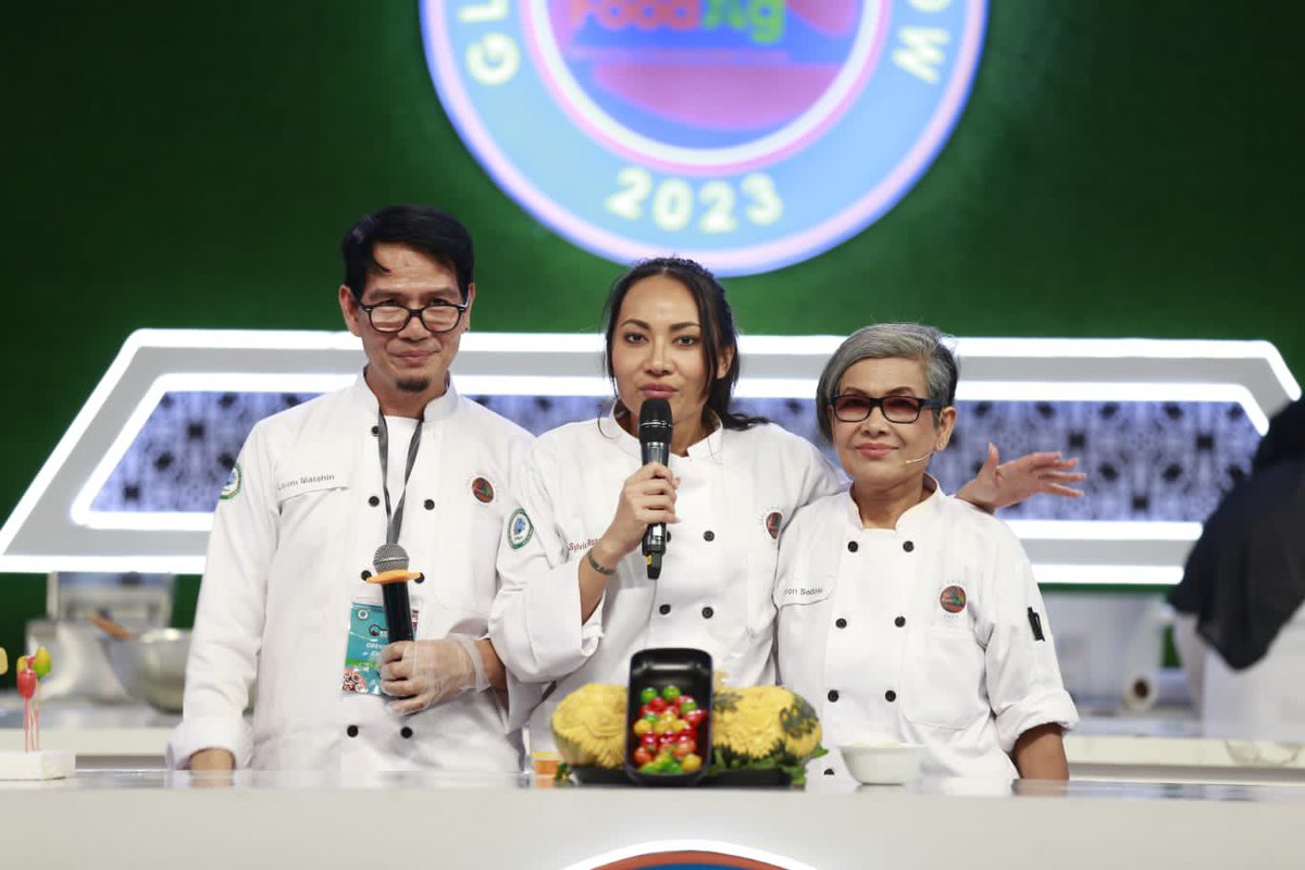 official_tdap's tweet photo. A fantastic crowd, delicious food, and exceptional talent witnessed at the live cooking station - what an outstanding third day of the Global Cuisine Show!
@GovtofPakistan @mincompk
#TDAP #FoodAg2023 #GrowingASustainableFuture #Globalcuisineshow #WorldOnYourplate #Food #PakistaniFood #CuisineShow #FoodExhibition #AgricultureExpo #TasteofTradition