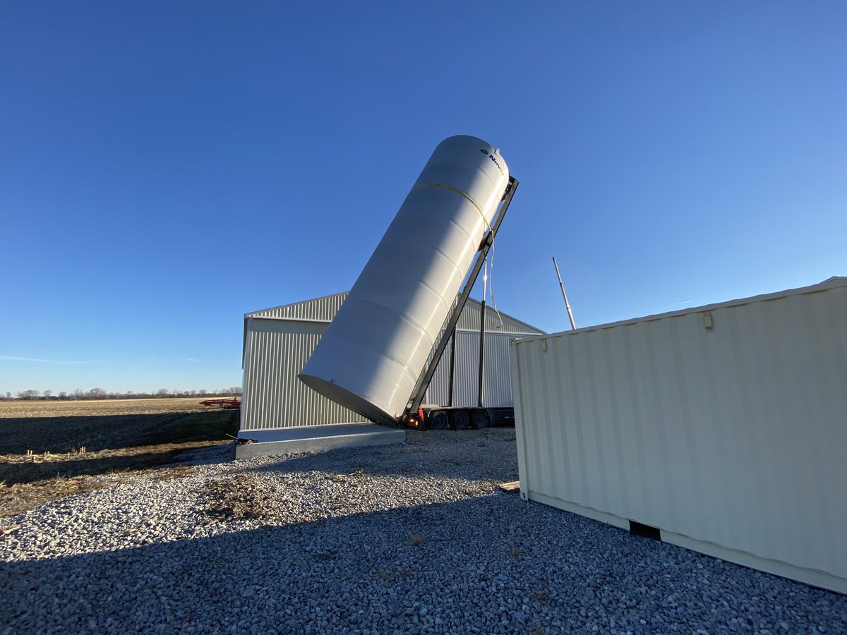 JoeWecker's tweet photo. Who in SW Ontario can move a tank like this? https://t.co/xLPNBx92JW