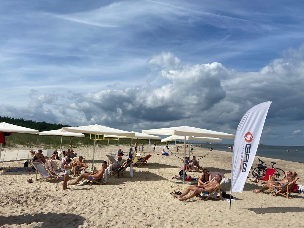 AnnaTrzeciakow3's tweet photo. 🏖️”Plaża pełna energii” @GAZ_SYSTEM w #Przytór #Świnoujscie rzeczywiście kipi energią szczęśliwych dzieci! Darmowe atrakcje dla małych i dużych w prawdziwie letni dzień zapełniają plaże. Wsiadajcie w zapewniony przez spółkę autobus i wpadajcie! ⬇️ https://t.co/dU8kZQ5a6b