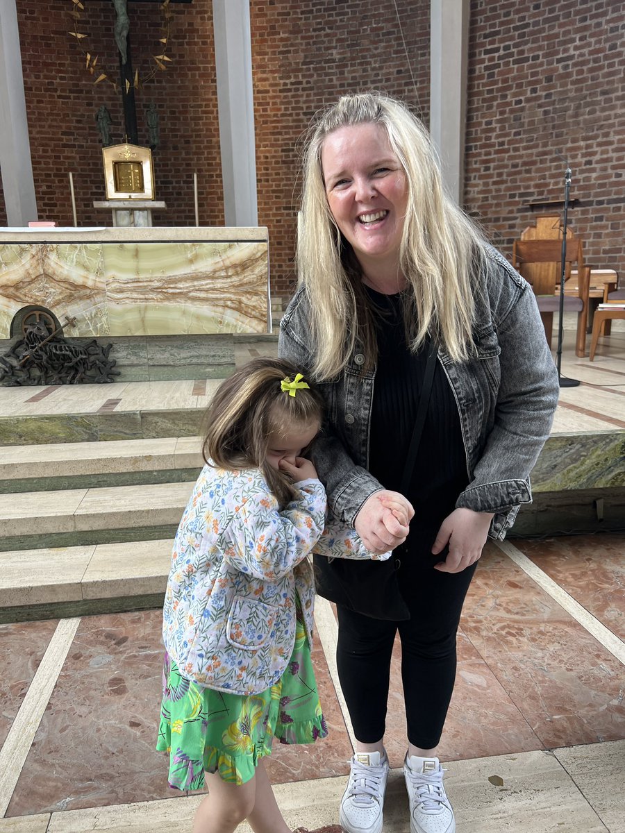 StCharlesGla's tweet photo. It was lovely to see some of our new P1 pupils at Mass this morning to receive their special #StartingSchool blessing. A few of our new Primary 1 pupils seemed very shy. We wonder how long that will last! Thanks to the parishes for their gifts. #CommunityOfFaith #ParishCommunity https://t.co/hYtVYsE3nL
