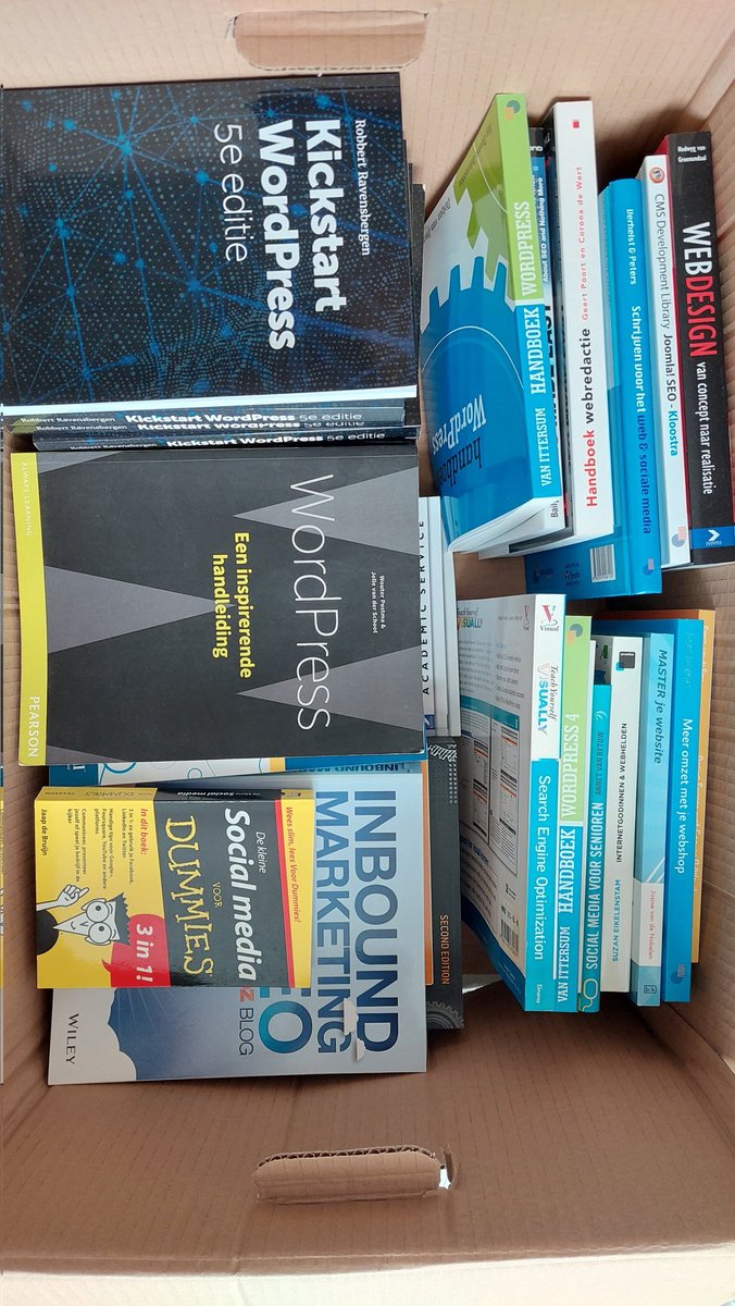 joomblocks's tweet photo. Kan ik hier nog iemand blij mee maken? Zijn wat oudere boeken #wordpress #socialmedia #seo etc. #Gratis op te halen in Arnhem. Ik stuur het NIET op. https://t.co/X1pLorIF5y