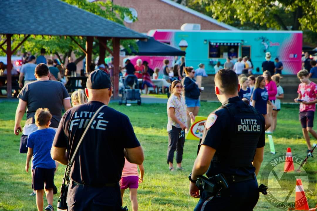 LititzPolice's tweet photo. Awesome pictures from our #LititzEndlessSummer can be seen on Spadaccia Photography's Facebook page... thanks again to everyone that came out and made it a great evening
https://t.co/sIZSwgY9J7 https://t.co/xuvCAoBofQ