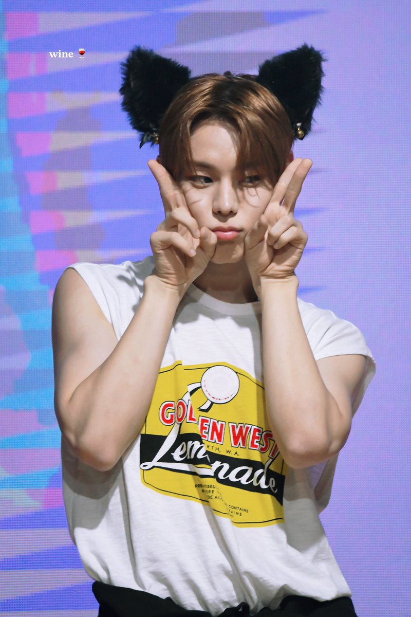 ` 230813 🍷

Meow ~ 🐈‍⬛

#YoonSeobin #윤서빈 #ยุนซอบิน