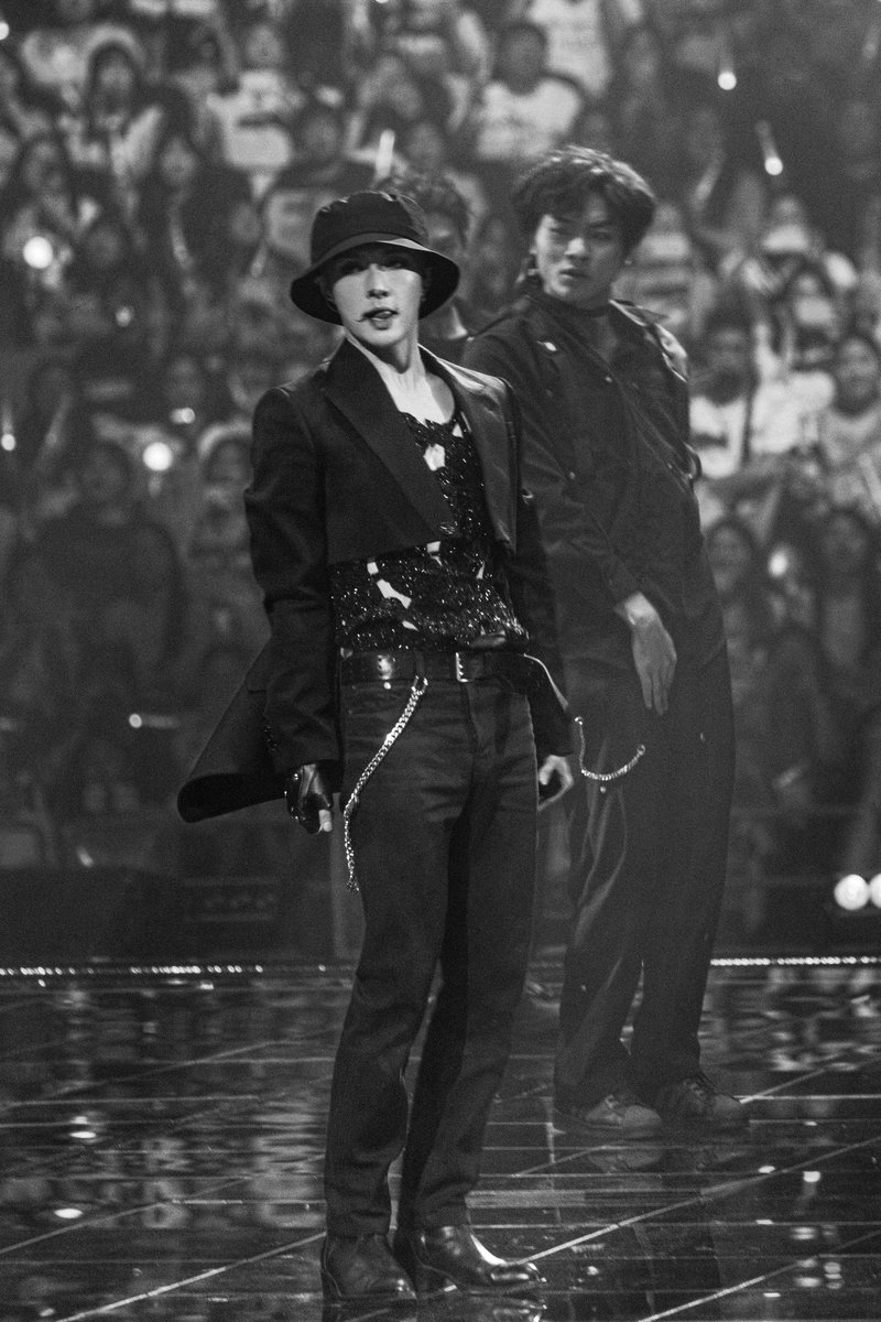 lay_studio's tweet photo. Our handsome @layzhang in Beijing! #LAY_GRANDLINE2023 https://t.co/v3cl0CohnO