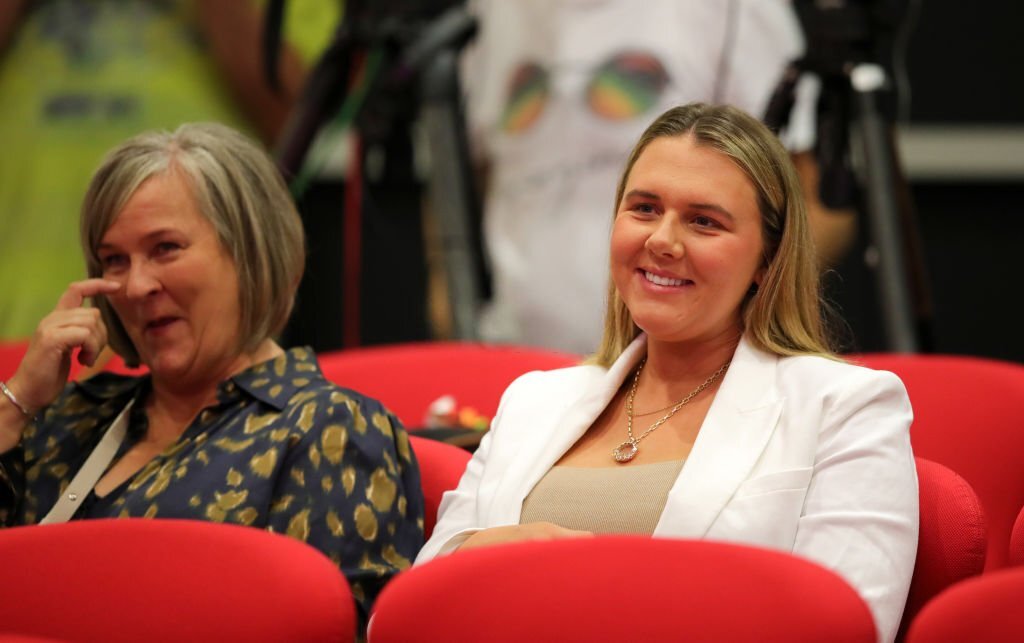 ItsAWagWagWorld's tweet photo. Heavily pregnant #KateGoodland sits next to her parents-in-law during the official press conference announcing #HarryKane signing with #BayernMunich at Presse Club of Allianz Arena on August 13. #TottenhamHotspur https://t.co/bgbEWOOLlf
