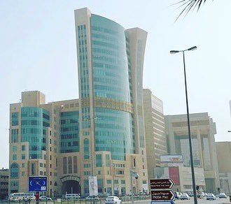TheOldBahrain's tweet photo. 1964 v 2022🇧🇭: Construction of what would come to be known as “the Wimpy Building", nicknamed after its ground floor cafe. Since demolished and replaced in 2006 by the 22 storey Zamil Tower.
#theoldbahrain #bahrain #alzamil https://t.co/qTPST6xJOE