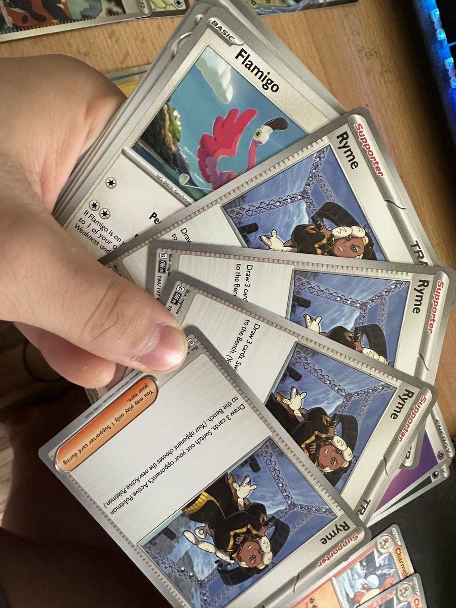 FlaMez_CS's tweet image. Yo @PokemonTCG… how da fuck i get 4 packs in one Obsidian Flames ETB with 4 Ryme‘s behind eachother in it… couldnt post the 4th pic cuz twitter only allows 4 pics for one tweet 😂😂