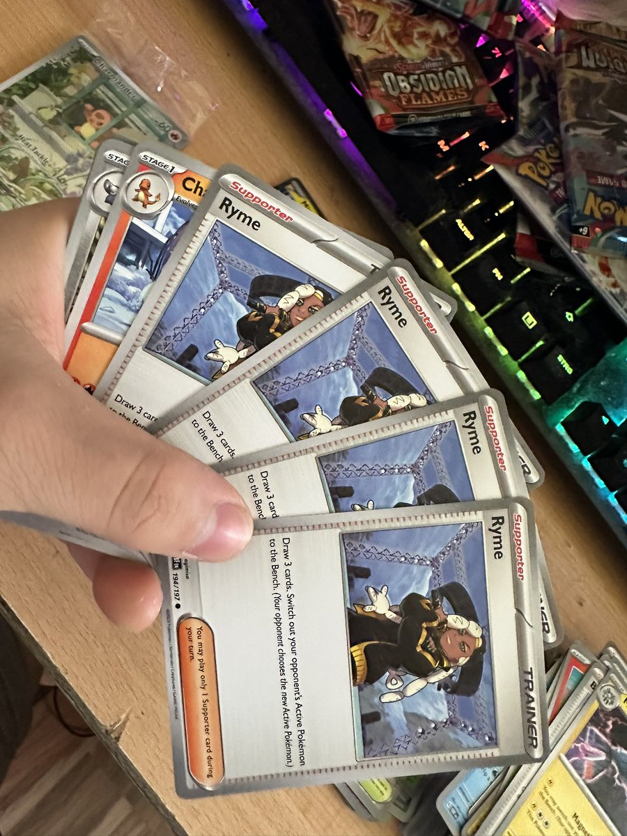 FlaMez_CS's tweet image. Yo @PokemonTCG… how da fuck i get 4 packs in one Obsidian Flames ETB with 4 Ryme‘s behind eachother in it… couldnt post the 4th pic cuz twitter only allows 4 pics for one tweet 😂😂