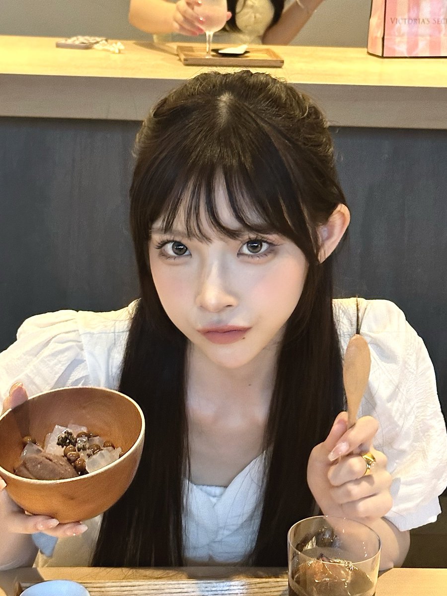 皆さんがコミケに行ってる間呑気にあんみつ食べてました。 https://t.co/z8jZUXFqZf