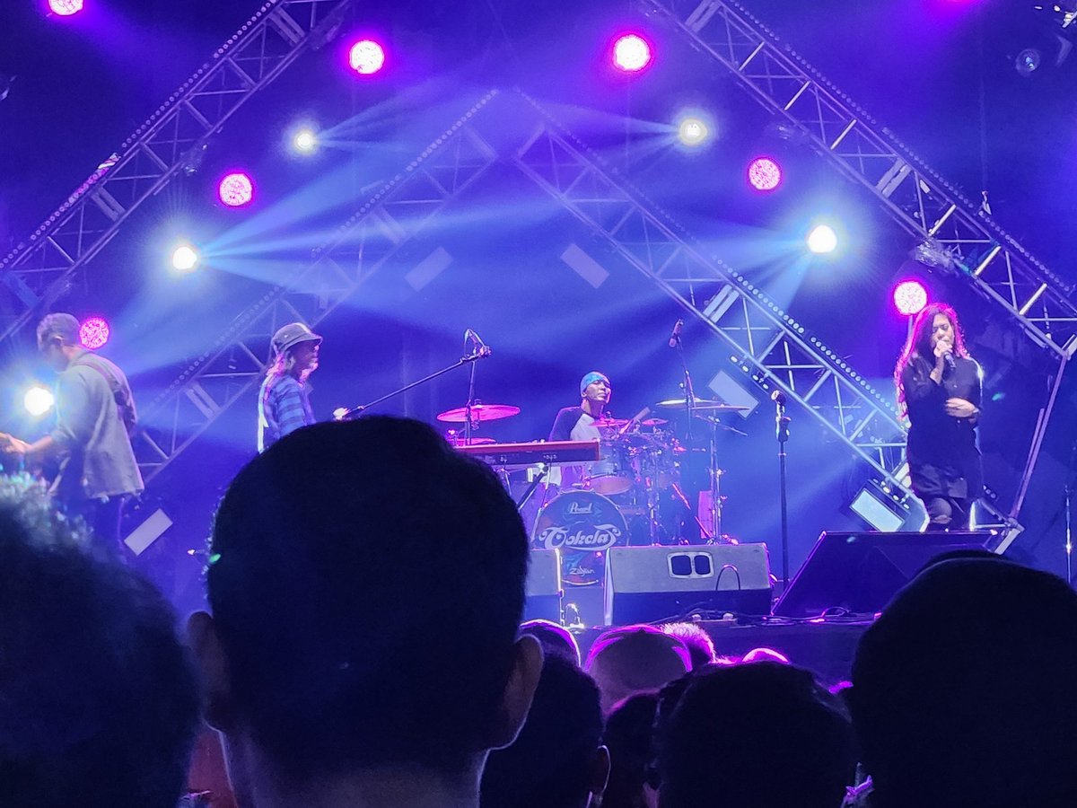irasjafii's tweet photo. Cokelat Band back with Kikan again #90festival Day 2 https://t.co/F0K1sYqKMM