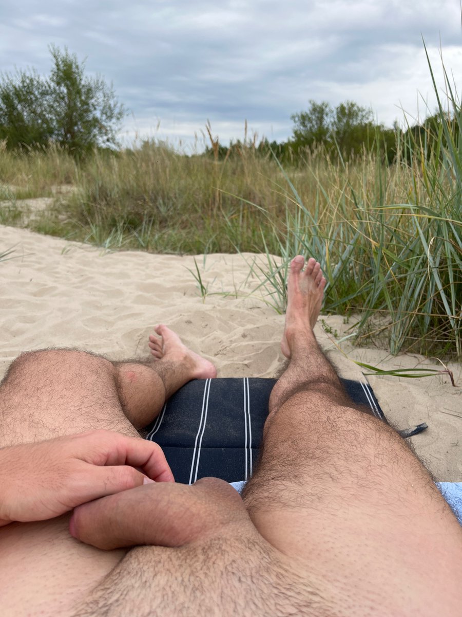 enjoying-some-naked-men-around-me-gaynudist-gaynaturist-gayoutdoors