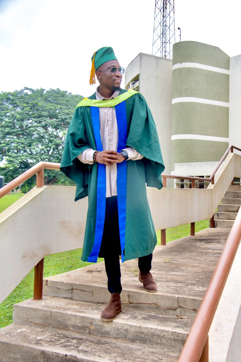 tboyjay1's tweet photo. π¨βπππ―
#FUNAAB30thConvocation https://t.co/XbO8nfunge