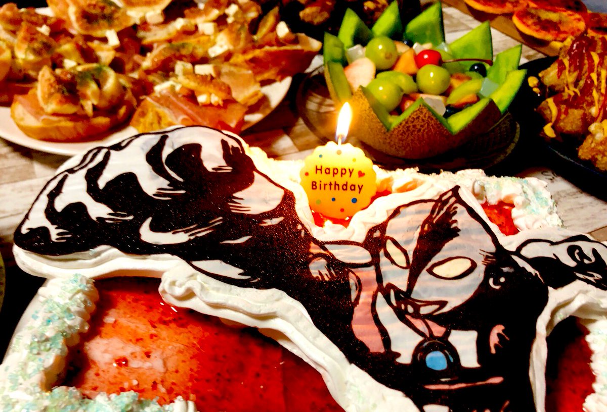 KaoriLmomo123's tweet photo. こんばんは🌛
本日は長男のお誕生日🎂

飛び出す🍰ウルトラマンケーキ❣️
その他
大好物を作りました💕😋😍💕

息子よ
お誕生日おめでとう🎂🎉w

(*>∀<)ﾉ))またねー👋

 #おうちごはん
 #お誕生日 https://t.co/ic8PJeCqck