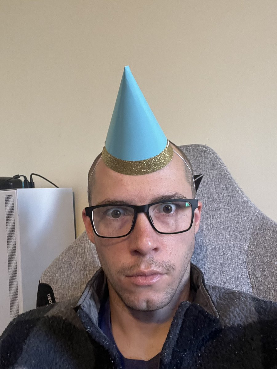 AZestyBayleaf's tweet image. Birthday ready!