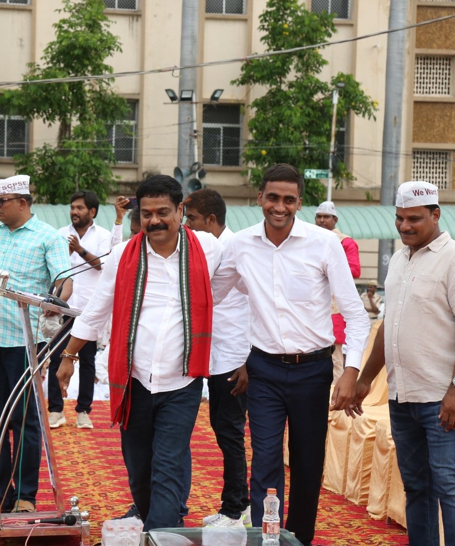 NMOPS_Vikrant's tweet photo. It was Privilege to participate in the rally of @TSCPSEU Hyderabad Telangana, as a representative of NMOPS Jharkhand.
 Looking at your enthusiasm and passion, it seems that #OPS is not far away.
@Sthitaprajna_G 
@jharotef 
@NmopsInd https://t.co/zuAQNFm9hz