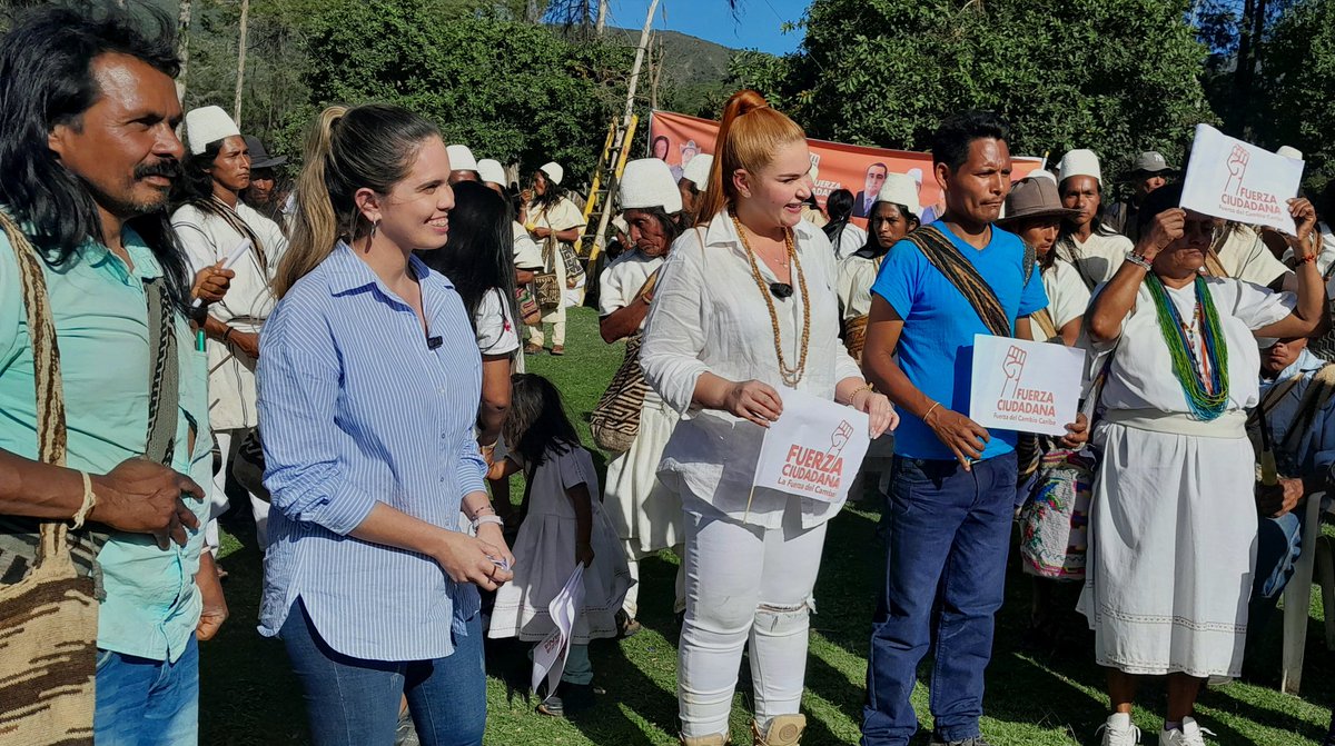 Jeralveraortiz's tweet photo. Acompañamos a @KatiaOspino a #Nabusimake, Capital espiritual y material del pueblo #Arhuaco.
Un lugar mágico, lleno de vida y espiritualidad; centro de sabiduría del ser indígena.
Recorrimos sus calles y conversamos con su gente, nos comprometimos a cuidar de este territorio. https://t.co/qpQB3v0z2D