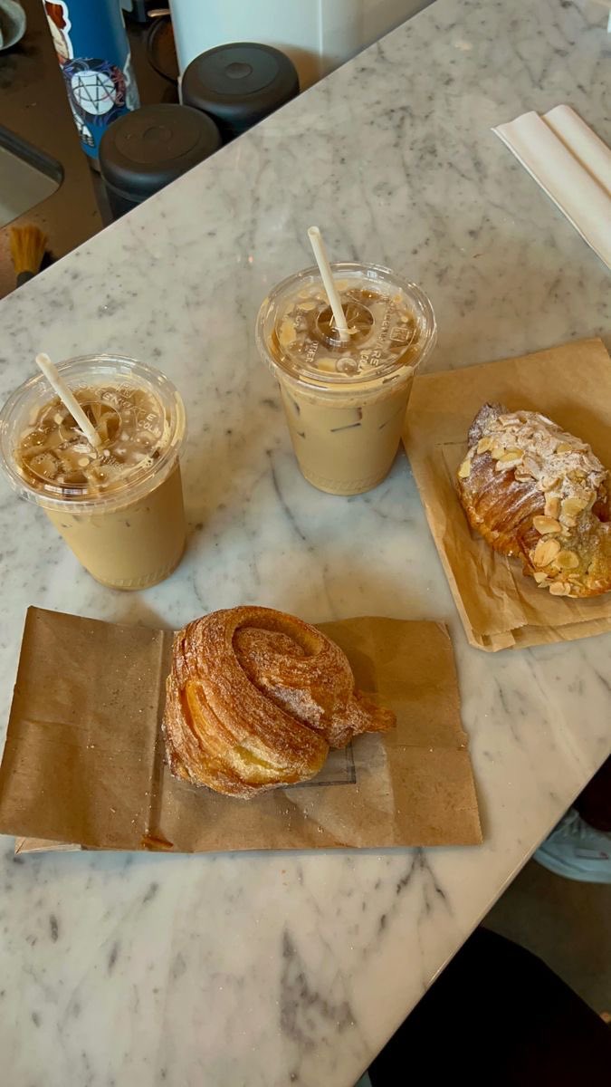 chanelkake's tweet photo. cafe date for two ♡ https://t.co/9Y02kjrEPH