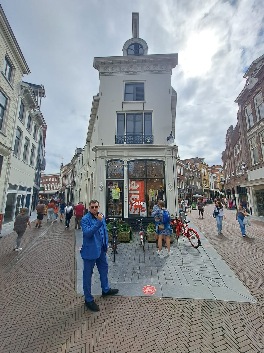 Deekay_UGC's tweet photo. Dit weekend lekker in Zutphen geweest met mijn beste vriendin, lang niet meer geweest. Maar blijkbaar zat ze stiekem fotos van mij te maken omdat ze weet dat ik er niet van hou. Lol #shoppen #zutphen https://t.co/iFbehDKwtb