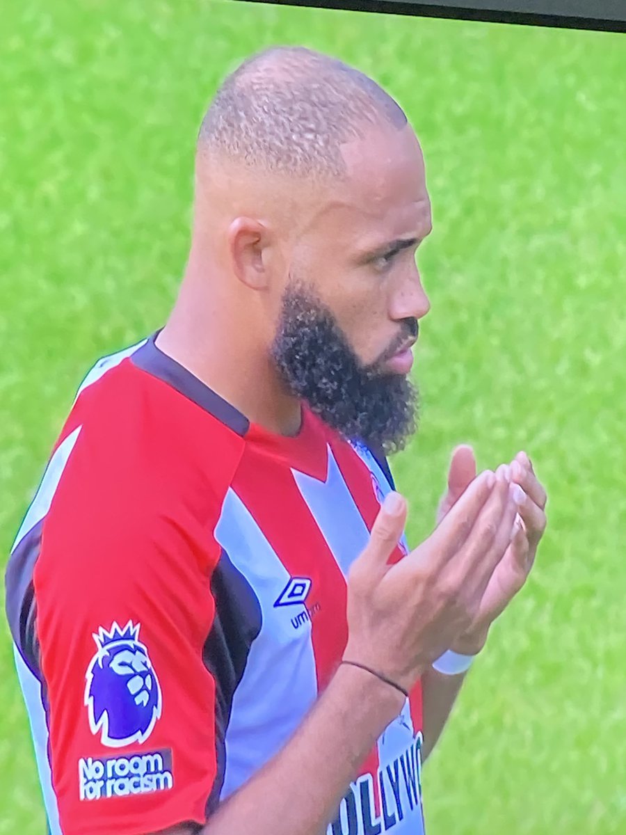 colebr75's tweet photo. ⁦@KingJames⁩ plays for ⁦@BrentfordFC⁩ now. ⁦@BMbeumo19⁩ ⁦@premierleague⁩ ⁦@PLinUSA⁩ https://t.co/R7hcnKuuyB