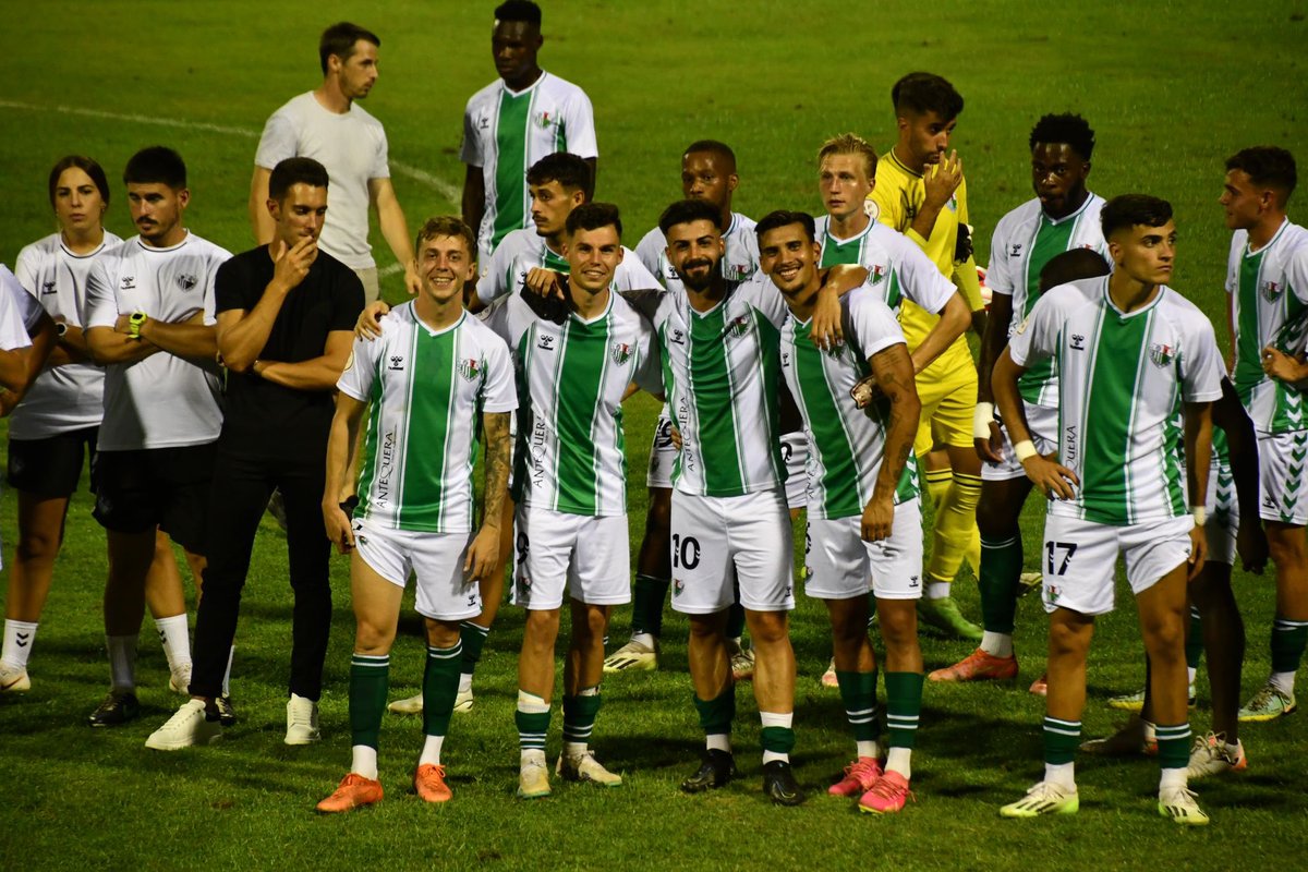 ChemaNM_10's tweet photo. Estreno en el Maulí y no pudo ser mejor. Un pasito más equipo 💪🏼🏆💚 https://t.co/tRYlOEbKkG