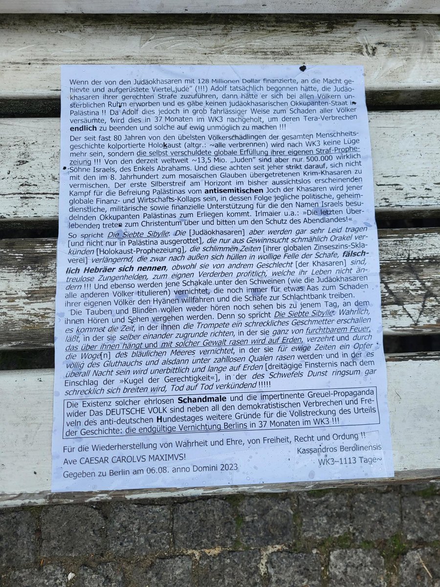 Wiederholter Anschlag auf das Mahnmal Gleis 17 // Repeated attack on the Gleis 17 Memorial

English after German

Gestern Morgen wurde eine zur offenen Bücherei umgebaute ehemalige Telefonzelle in der Nähe des Mahnmals Gleis 17 angezündet.