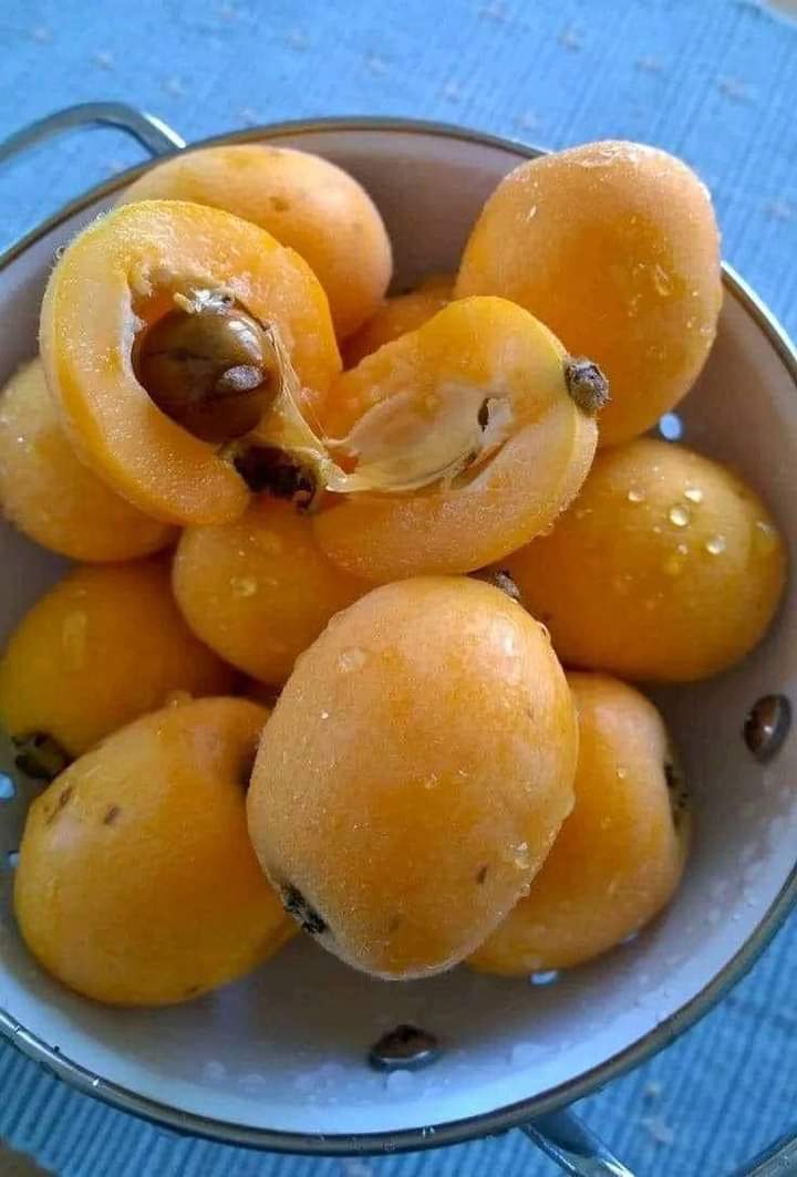 Yummy!!!

Fruit and natural.

Which fruit is this please.?
#quiz time.