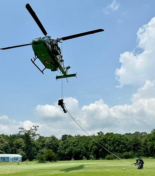 westerncomd_IA's tweet photo. #StrikeFastStrikeDeep
#PineWarriors demonstrated indomitable spirit, extreme endurance and professionalism in heliborne insertion to strike deep in enemy territory.

#IndianArmyStrongAndCapable
#KhargaCorps
@adgpi
@prodef https://t.co/iLQTbi1lN3