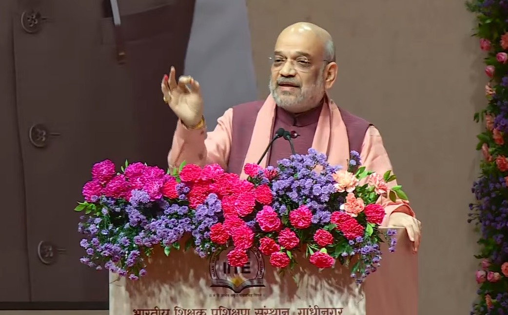 मोदी सरकार द्वारा लाई गयी 'नई शिक्षा नीति' भविष्य के नागरिकों के निर्माण का एक दस्तावेज है।

नई शिक्षा नीति भारत की शिक्षा प्रणाली में परिवर्तन कर उसे भारतीय मूल चिंतन से जोड़ती है और दुनिया भर के ज्ञान को भारत के अंदर आने का रास्ता प्रशस्त करने वाली है: श्री <a href="/AmitShah/">Amit Shah</a>