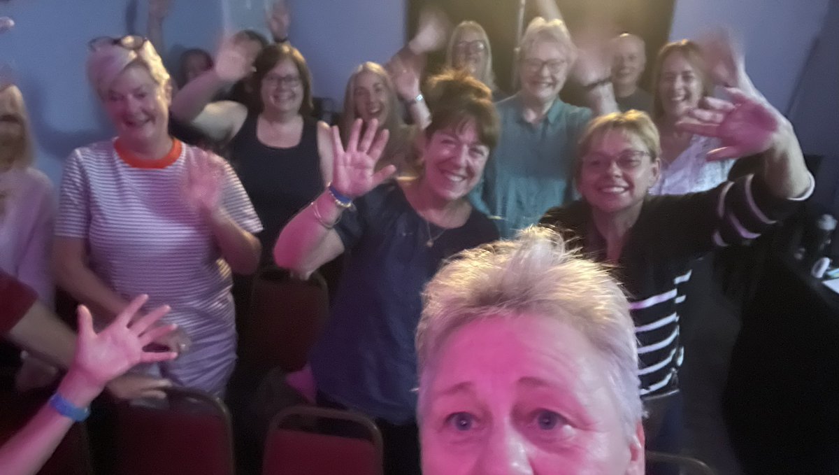 Bounced back with this lovely lot xx
#edfringe #midlifeattheoasis #showselfie 
thestand.co.uk/fringe/1620/la…