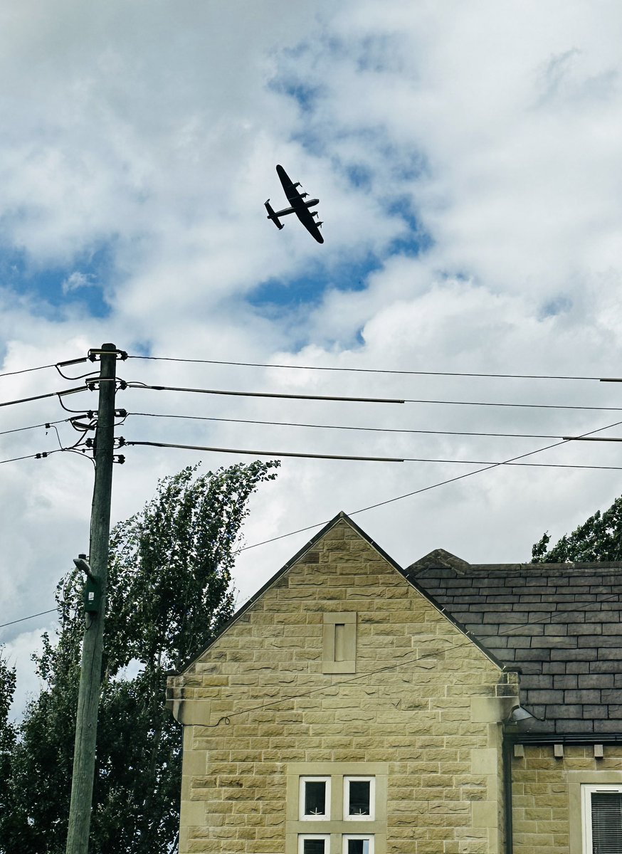 It's not everyday you get to see this beautiful bird! ❤️ #battleofbritainmemorialflight
#lancasterbomber #royalairforce #RAF #WW2
#goosebumps