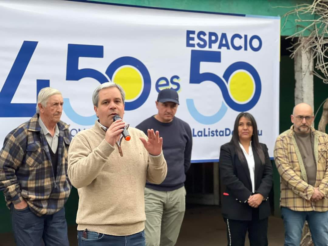 Lista450's tweet photo. Multitudinaria reunión en Barrio Burton 💪
Gracias a todos los que nos acompañaron!!
Somos #Espacio50 #LaListaDeAlbisu 
@CarlosAlbisu @carlosilva_50  @HugoPreviale @Lista50 https://t.co/7leeHLMbWp
