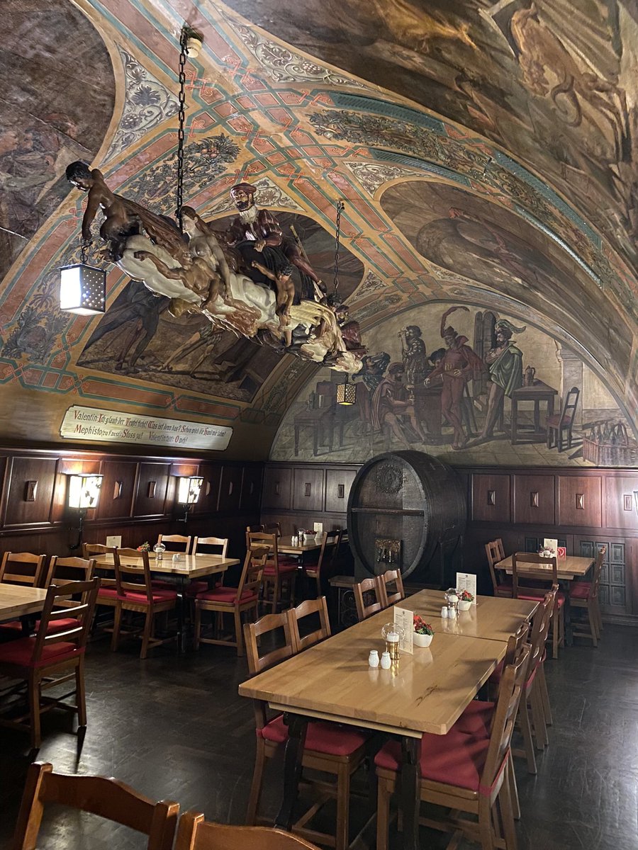 One of the best meals I’ve ever had was at the Auerbachs Keller Leipzig, where #Goethe was inspired to write #Faust 👨‍🏫 😈 .  #TOPstudytour <a href="/TOPTeachGermany/">TOP</a> #Leipzig