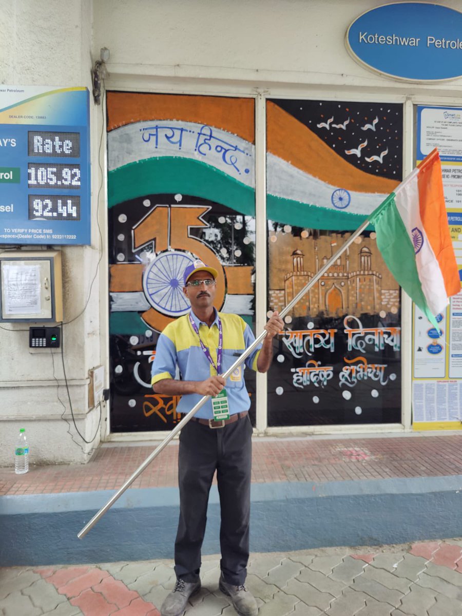 BPCL Retail forecourt team celebrating #AzadiKaAmritMahotsav in true spirit in honour of national tri colour and doing their best in the national mission of #HarGharTiranga at M/s Koteshwar Petroleum, Pimpri, Pune @BPCLRetail @BPCLimited @subhankarRcgc @rakeshsinhabpc