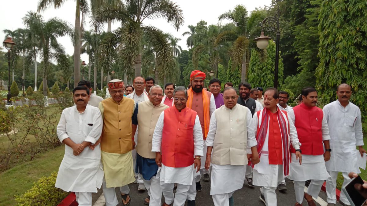 dralokranjanbjp's tweet photo. भारतीय जनता युवा मोर्चा, बिहार द्वारा चलाया गया #SignAgainstNitishGovt हस्ताक्षर अभियान के अंतर्गत महागठबंधन सरकार के बर्बरतापूर्ण लाठीचार्ज और युवाओं से वादा खिलाफी के आक्रोश में करीब 25 लाख लोगों ने हस्ताक्षर किया। https://t.co/borIt8hmmH
