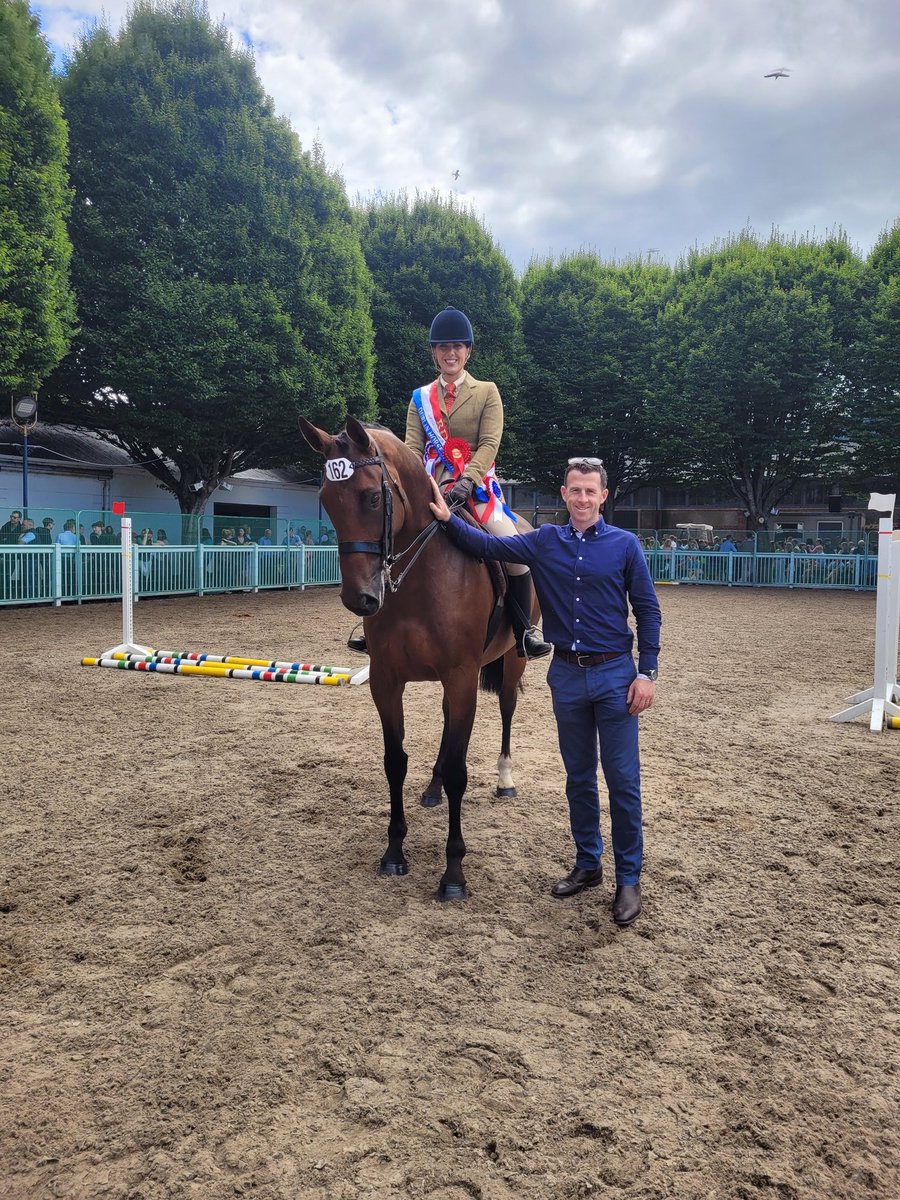 gerhannon60's tweet photo. Very proud of @suzobhan and Munther's Ranger, Champion Sportsman Hunter @DublinHorseShow 2023 🐎👌🎯👏 https://t.co/QvetnoiUkG