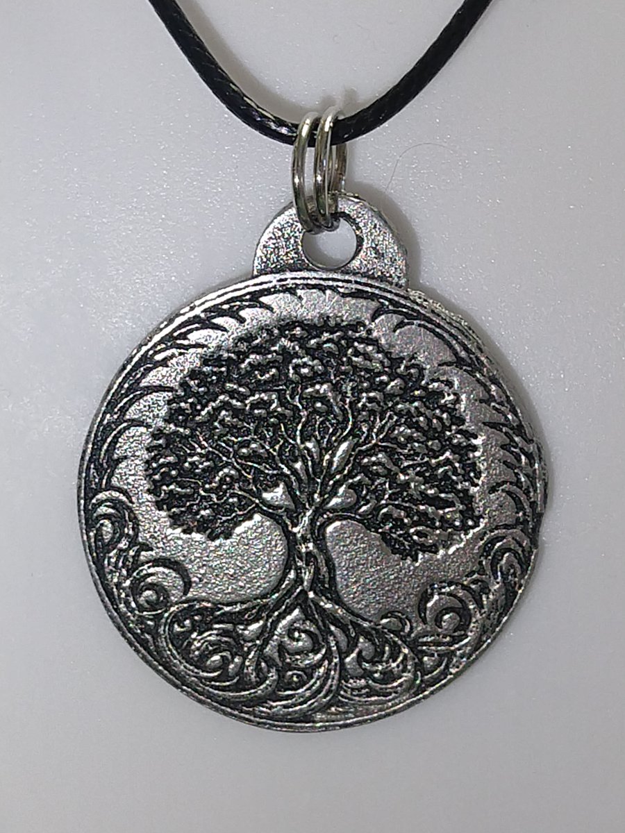 miya_kressin's tweet photo. @MC_Etching I'm Miya (she/her), and I make stories and shinies. I write spicy romance and can be found at https://t.co/zVcK0Sez96, and my handmade resin dice, runes, pendants, and figurines can be found at https://t.co/SNneM8TnFJ along with our handmade pewter pendants. https://t.co/yg9mllqIWW