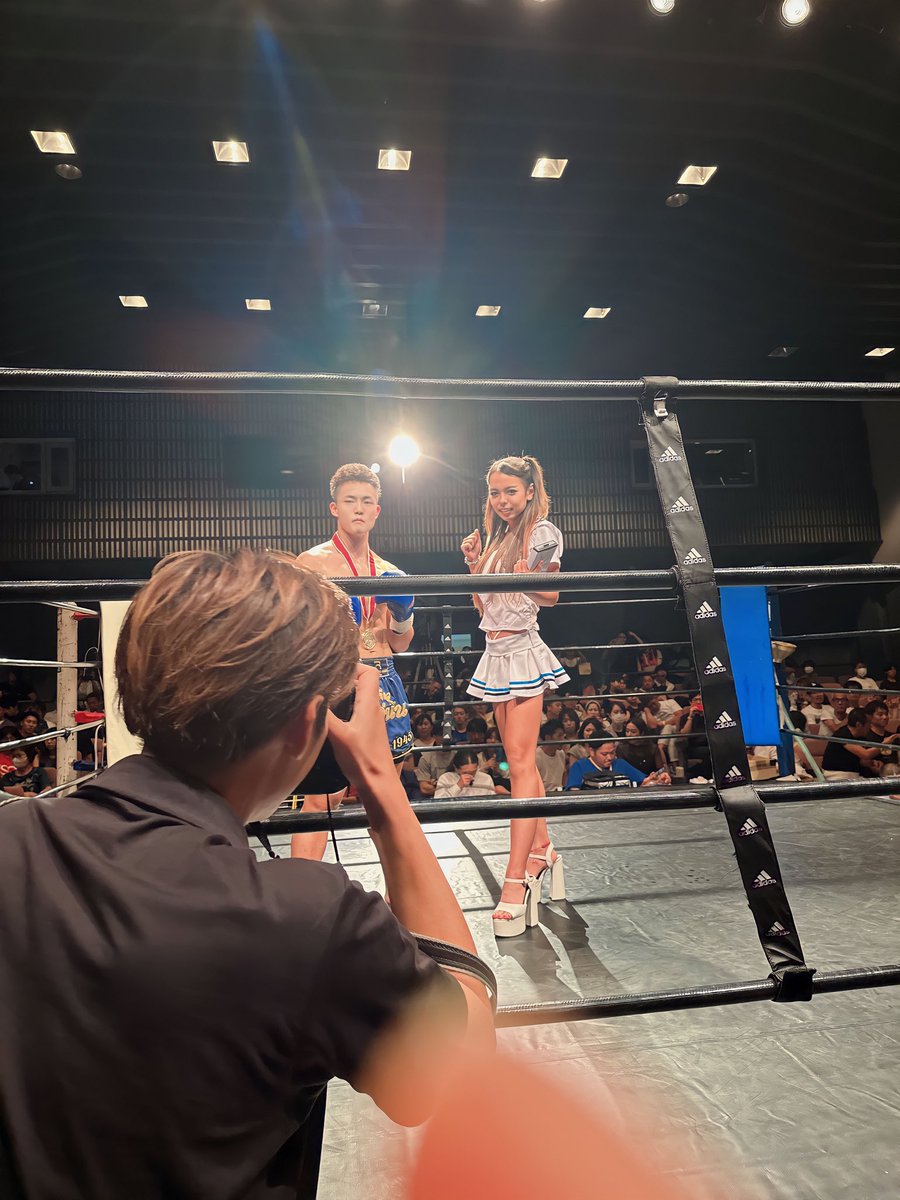 kanachu_benz's tweet photo. ラウンドガール🥊✨
選手皆さんの迫力の試合に緊張も吹き飛びました😘
貴重な経験ありがとうございました️🩵 https://t.co/aN9vSZo3DC