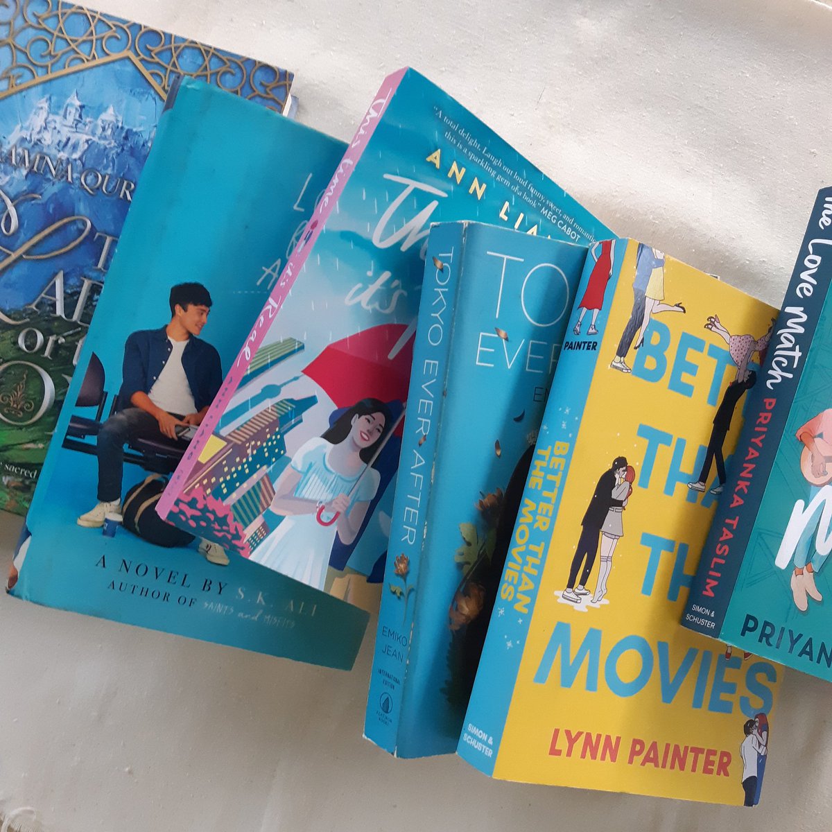 readbyuna's tweet photo. reading books is the best feeling ever https://t.co/eKEjfErLGi