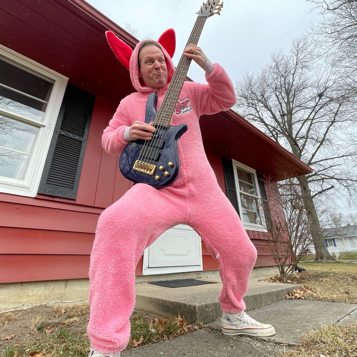 ns_kitten's tweet image. We are this fired up with the phenomenal spins we've been receiving from @my_indie_radio and #LRdR radio.  Merci beaucoup to these two French stations!
#LaCheeserie #Littles #MyIndieRadio #LRdRradio #DLeMax