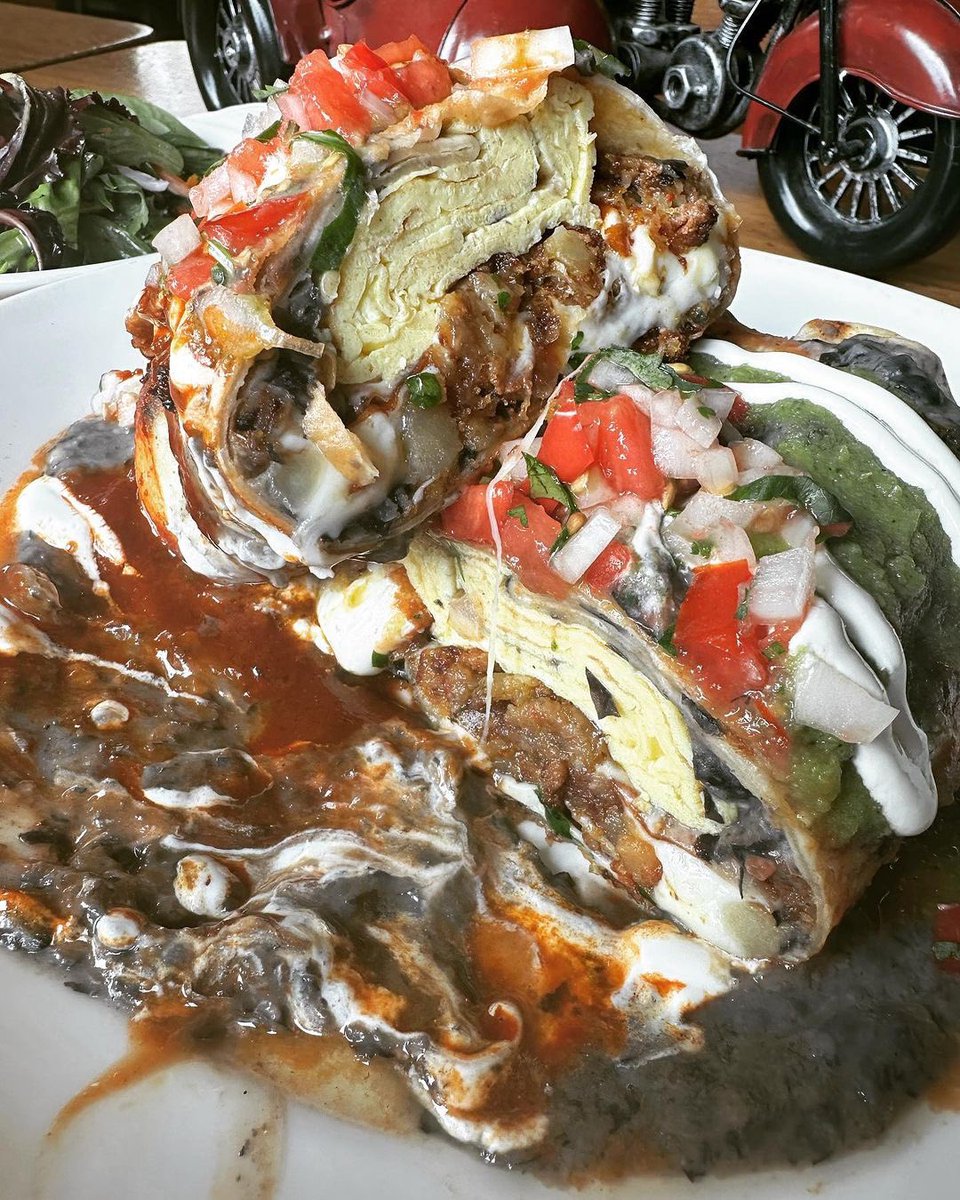 thesidecarbar1's tweet photo. House chorizo and potato breakfast burrito! That was fun to say....
Chorizo, potatoes, egg, queso, beans, salsa roja and verde! #letsbrunch #bigboi #takeanap https://t.co/l9f02r4hEg