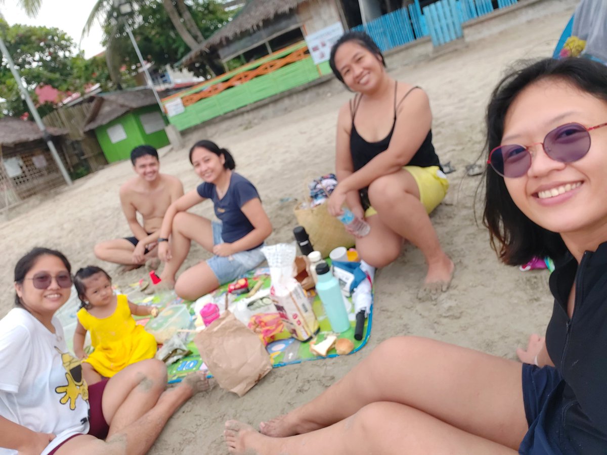iamdeeiam's tweet photo. A much needed break from my busy work sched. Thank you Jesus for my family and for your abundant blessing. Big or small I am forever grateful! 

#family #sunday #restday https://t.co/WvPKk4lBTN