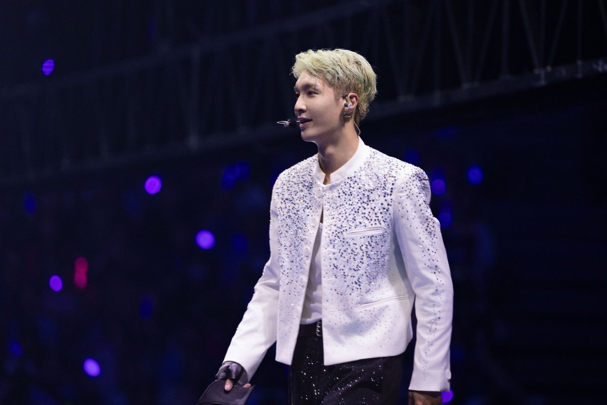 lay_studio's tweet photo. We love M-POP and @layzhang! #LAY_GRANDLINE2023 https://t.co/ScmXE3UIZ9