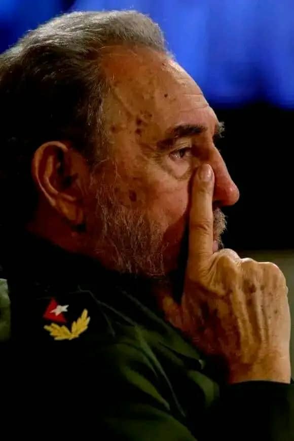 Somos de la generación qué con orgullo y honor nos formamos con tú ejemplo. Somos de la generación qué tiene la responsabilidad de continuar haciendo Revolución para que siempre tús enseñanzas nos guíe en la lucha por un mundo mejor. #FidelPorSiempre #FidelVive 🇨🇺♥️