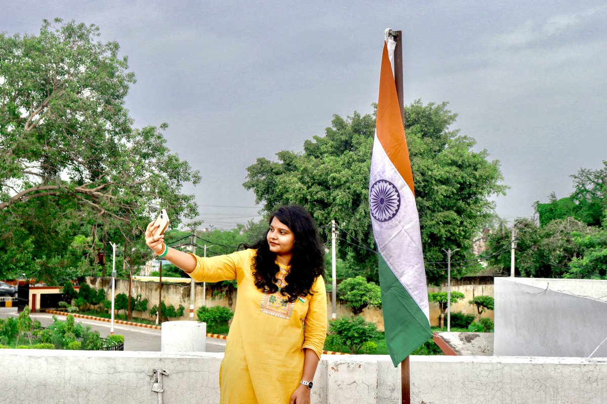 sdm_shweta's tweet photo. विजयी विश्व तिरंगा प्यारा, 
झंडा ऊंचा रहे हमारा।🇮🇳🇮🇳

श्रीमान जिलाधिकारी महोदय @SaharanpurDm के निर्देशन में #HarGharTirangaCampaign को सफल बनाते हुए…🙏🏻 

#saharanpur #MeriMaatiMeraDesh #AmritMahotsav #Tiranga #SelfieWithTiranga #AzadiKaAmritMahotsav https://t.co/kQ2ieYHIjQ