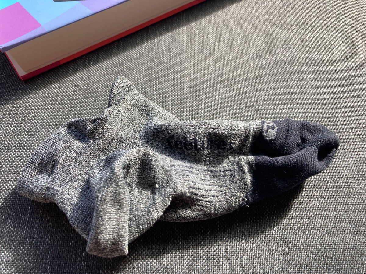 matthewburton's tweet photo. @Feetures got my son his first pair of nice running socks and he promptly lost one. Do you sell singles? https://t.co/isGBWKuKdP