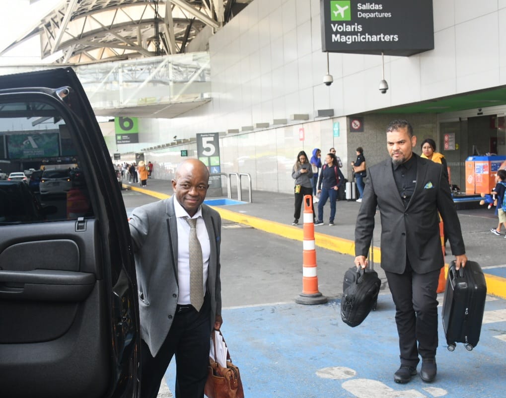 DIRCO_ZA's tweet photo. SAMexicoRelations🇿🇦🇲🇽 | Deputy Minister Alvin Botes arrives in Mexico.
South Africa is Mexico's biggest trading partner in Africa, followed by Morocco, Algeria and Egypt.
📸: Jacoline Schoonees #DIRCO
#30YearsofDiplomaticRelations https://t.co/tlCKH0HuD7