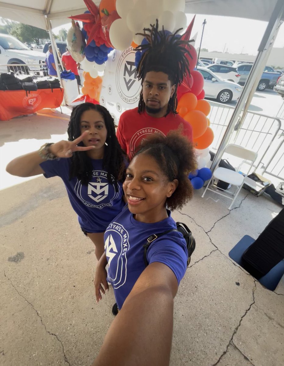 amya_shepard's tweet photo. Yesterday, I had a great time volunteering for the Tyrese Maxey back to school event 🧡 https://t.co/bvvQoCQAu9