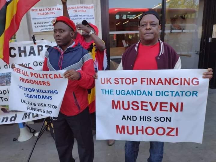 BashirKawuma's tweet photo. @SFRCdems @WorldBank @POTUS @SecBlinken @StateDept_RBX @EUinUG @EUtoAU @IMFNews @WorldBank @_UNITEDARAB_
@TotalEnergiesFR @UNWatch 
@UN_HRC @IntlCrimCourt 
#StopFundingOurOppression
#ObserveAllHumanRights
#AllLivesMatter
#ArrestMuseveni
#ArrestMuhoozi
#EndTortureIn🇺🇬
#SilentGenocideInUG
#SayNo2EU🇺🇬🙌🏽 https://t.co/E7t7xBpdFV