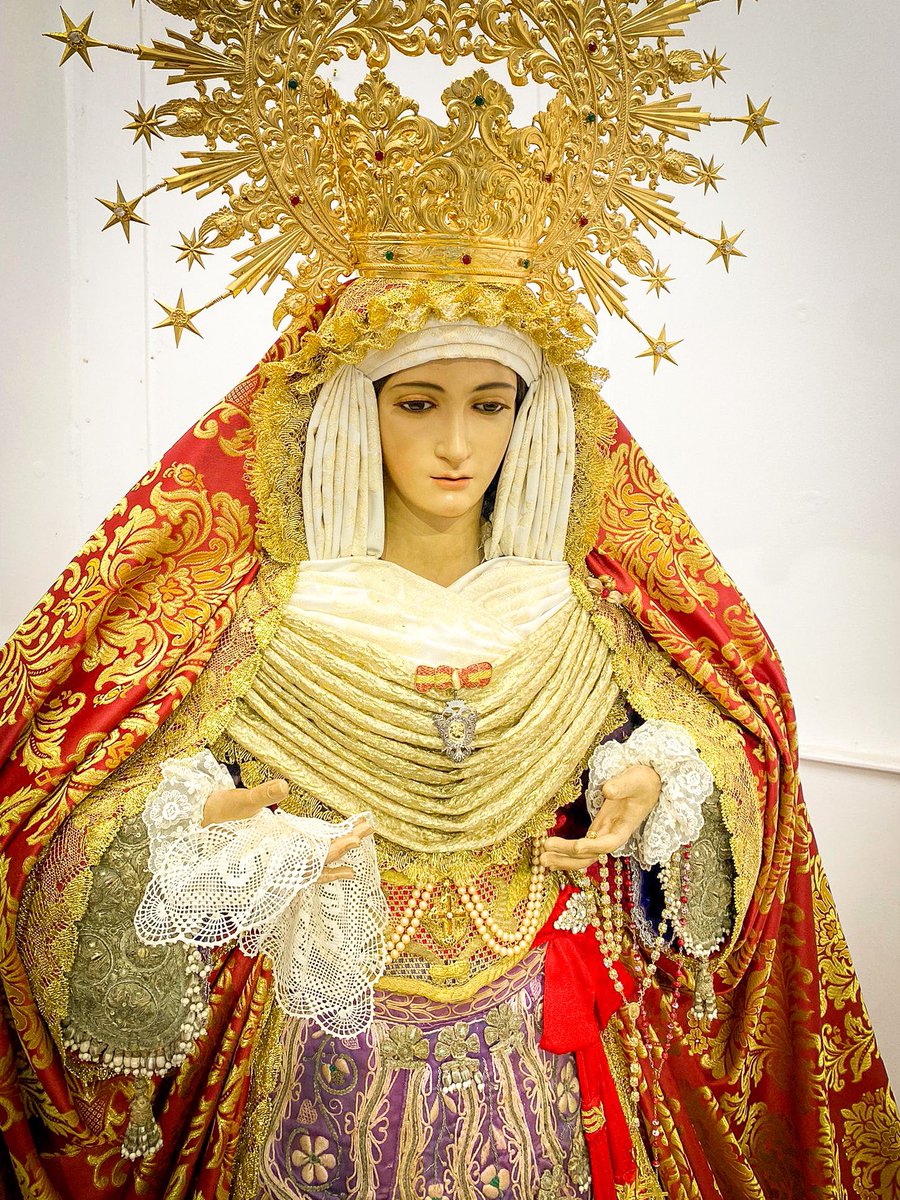 GranPoderyAmarg's tweet photo. Así luce Maria Stma. de la Amargura para la festividad de la Asunción de la Virgen.
La madre de Dios siempre Virgen María, cumplido el curso de su vida terrestre, fue asunta en cuerpo y alma a la gloria celestial.
María Asunta al Cielo.

#GranPoderyAmargura
#CofradiasVM https://t.co/BcRnoYcGuG